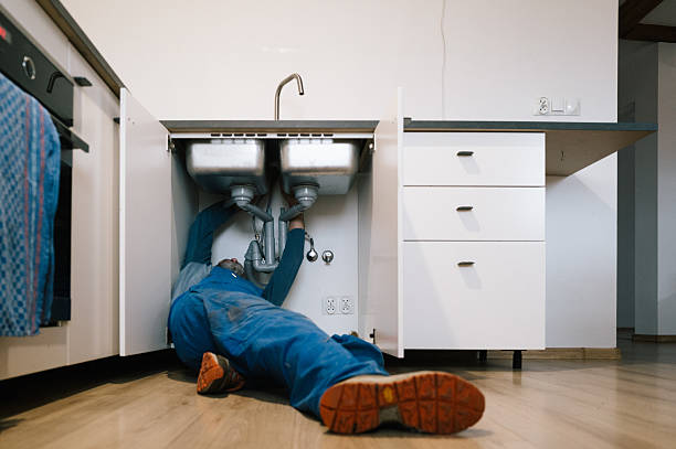 Professional Leak Detection technician working in Libertyville, IL